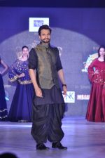 Jackky Bhagnani walk the ramp for Manali Jagtap Show on 15th Nov 2015